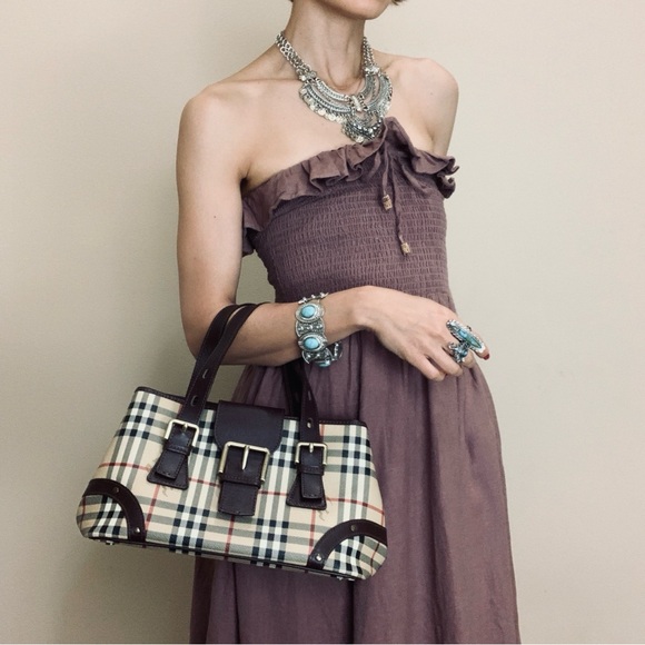 Almost Brand New Burberry bag - Picture 17 of 17